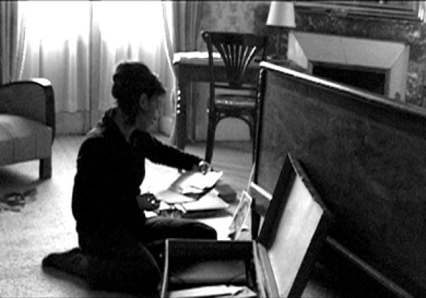 Une femme de papier