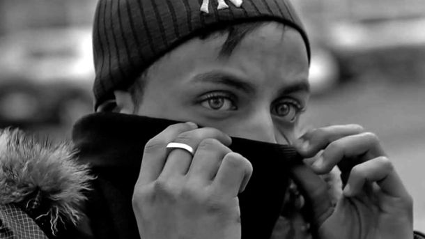 Ali a les yeux bleus